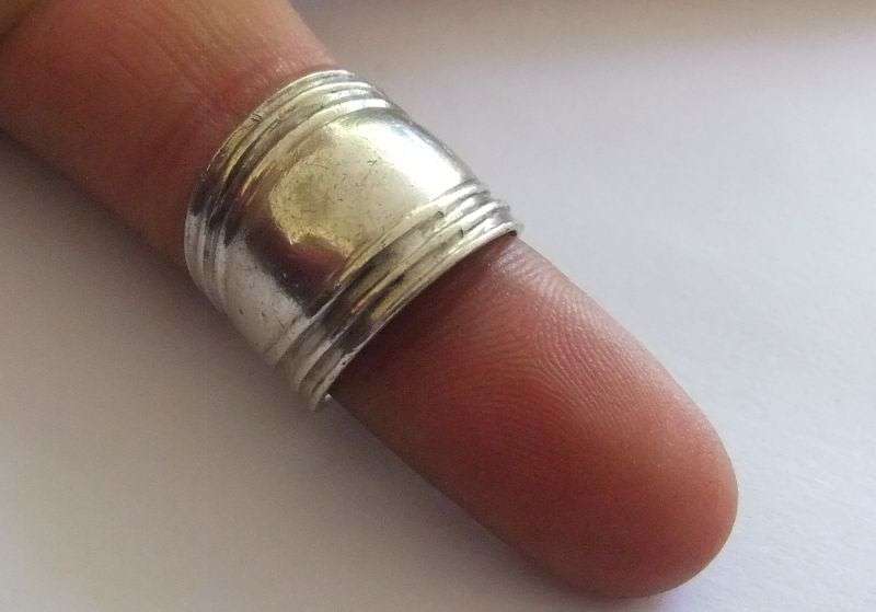 WOW !! AN EYE CATCHING WIDE BULKY SOLID STERLING SILVER RING !! SUPERIOR QUALITY !!