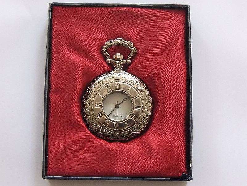AN EYE CATCHING VINTAGE LOOK QUARTZ POCKET WATCH ...WORKING 100% ...FREE COMBINING !! WOW !!