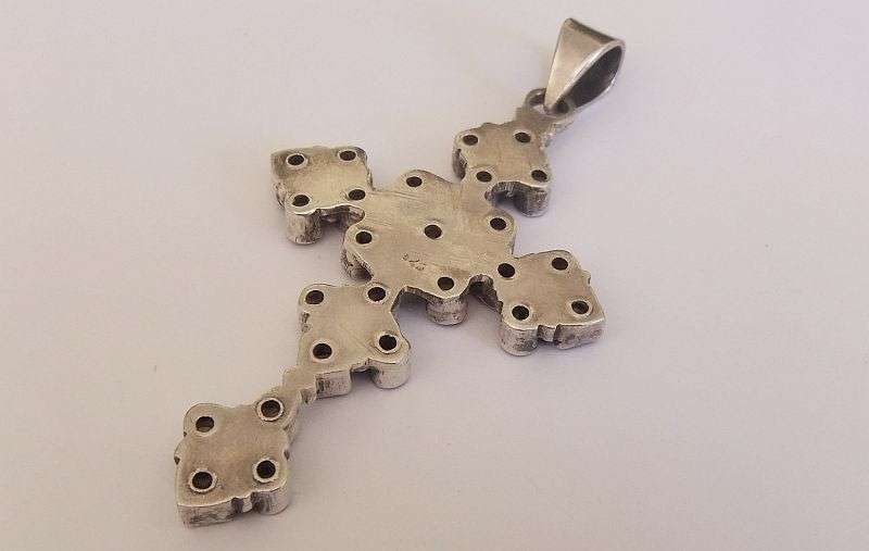 AN AMAZING "" HUGE "" SOLID STERLING SILVER CROSS PENDANT SET WITH EYE CATCHING FACETED STONES !!