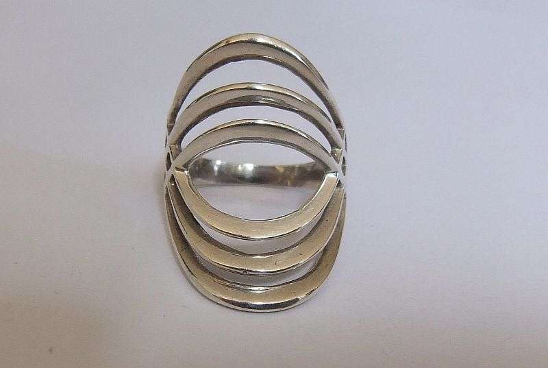 WOW !! A VERY STYLISH BIG AND BULKY SOLID STERLING SILVER RING WITH UNIQUE DESIGN ... MUST SEE !!