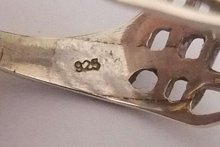WOW !! A VERY STYLISH BIG AND BULKY SOLID STERLING SILVER RING WITH UNIQUE DESIGN ... MUST SEE !!