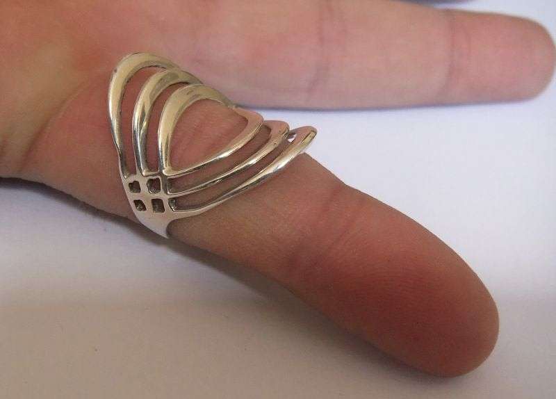 WOW !! A VERY STYLISH BIG AND BULKY SOLID STERLING SILVER RING WITH UNIQUE DESIGN ... MUST SEE !!