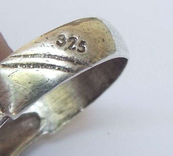WOW !! A VINTAGE LOOK SOLID STERLING SILVER RING SET WITH A CABOCHON STONE ...POSSIBLY CARNELIAN !!