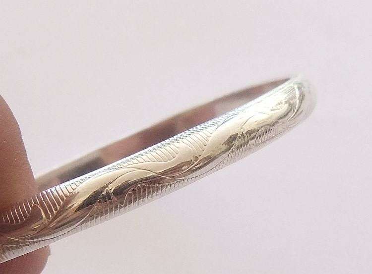 A GORGEOUS PAIR OF ITALIAN STERLING SILVER BANGLES WITH EYE CATCHING DETAIL !! BID FOR BOTH !!