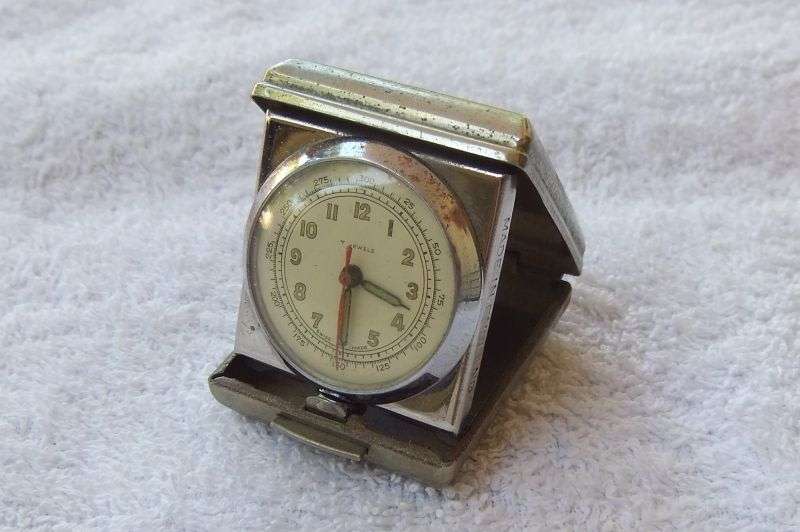 AN ART DECO STYLE / PERIOD SWISS FOLD UP TRAVELLING CLOCK - TICKS