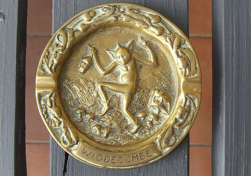 A CHARACTERFUL OLD SOLID BRASS ASHTRAY DEPICTING A PIXIE - WIDDECOMBE