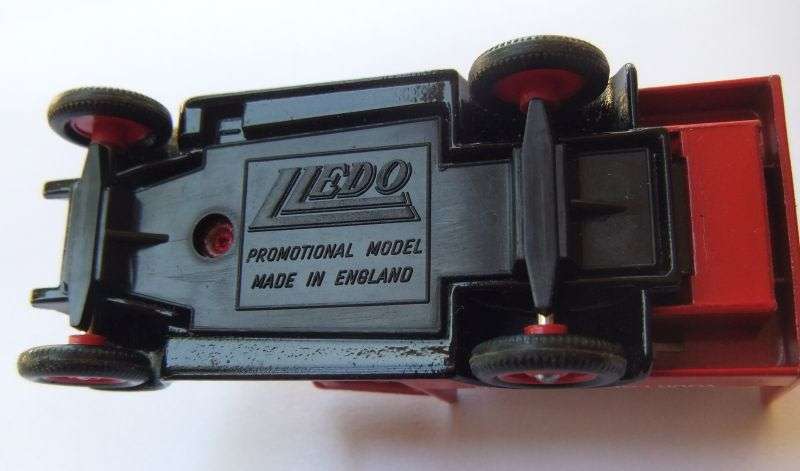 A VINTAGE DIE CAST METAL MODEL OF A MILK DELIVERY VAN BY LLEDO ENGLAND ...GREAT CONDITION !!