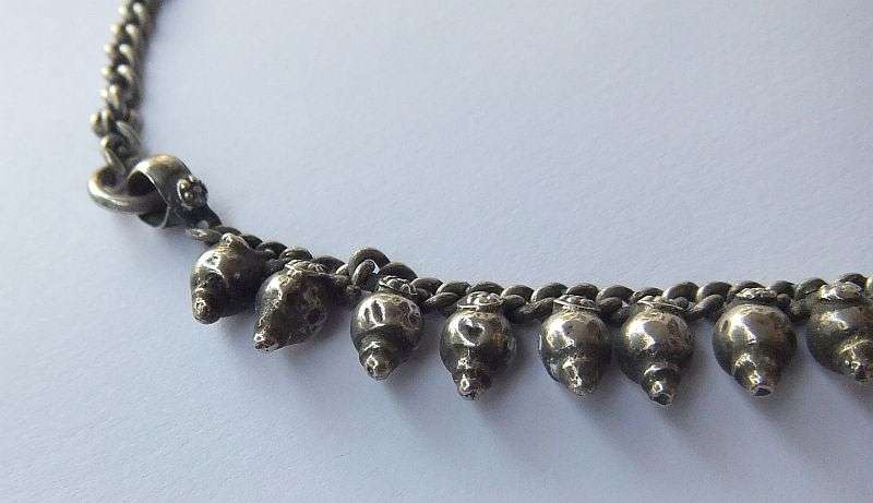 A RARE VINTAGE SOLID INDIAN SILVER " BELL " STYLE ANKLET