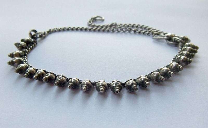 A RARE VINTAGE SOLID INDIAN SILVER " BELL " STYLE ANKLET