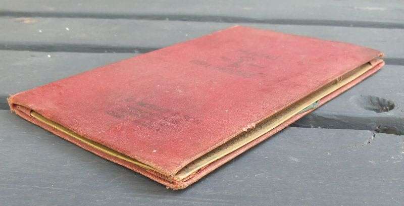 WHAT THE ?? I THOUGHT IT WAS A BOOK , SO DID YOU .... COME TAKE A LOOK ... REALLY COOL FIND !!