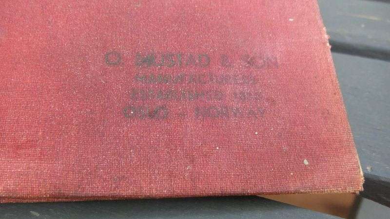 WHAT THE ?? I THOUGHT IT WAS A BOOK , SO DID YOU .... COME TAKE A LOOK ... REALLY COOL FIND !!
