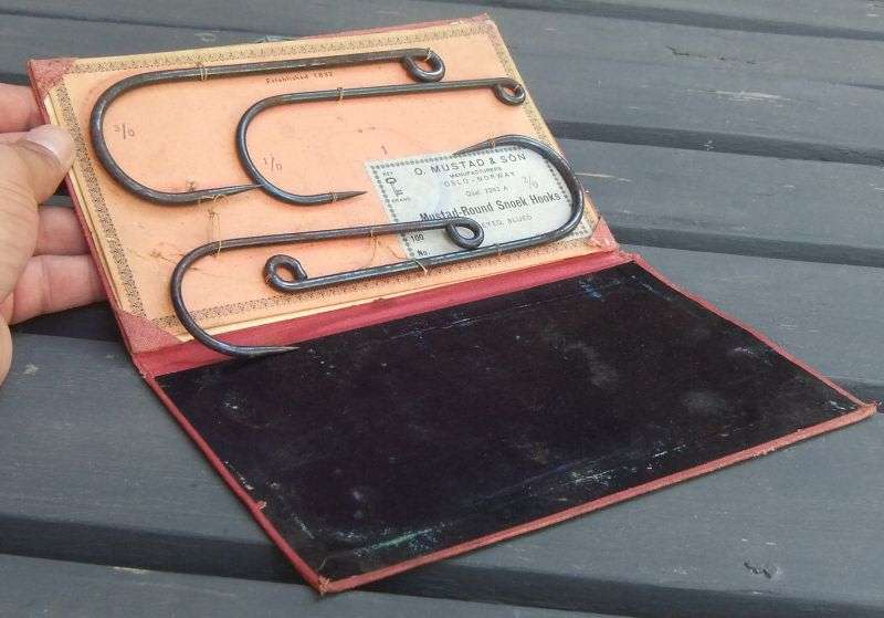WHAT THE ?? I THOUGHT IT WAS A BOOK , SO DID YOU .... COME TAKE A LOOK ... REALLY COOL FIND !!