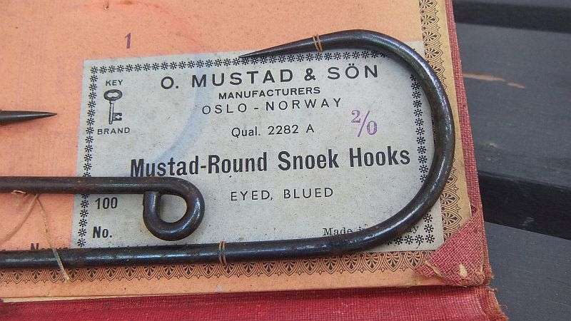 WHAT THE ?? I THOUGHT IT WAS A BOOK , SO DID YOU .... COME TAKE A LOOK ... REALLY COOL FIND !!