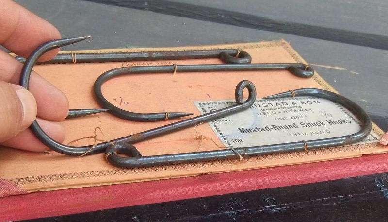 WHAT THE ?? I THOUGHT IT WAS A BOOK , SO DID YOU .... COME TAKE A LOOK ... REALLY COOL FIND !!