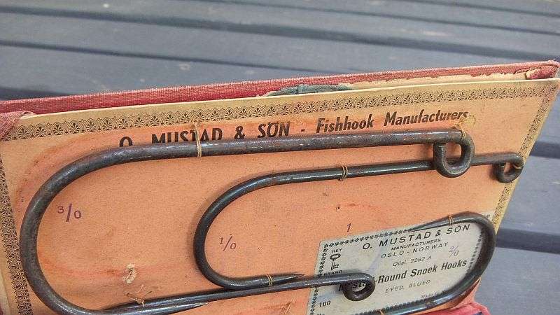 WHAT THE ?? I THOUGHT IT WAS A BOOK , SO DID YOU .... COME TAKE A LOOK ... REALLY COOL FIND !!