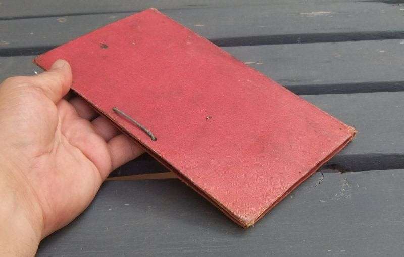 WHAT THE ?? I THOUGHT IT WAS A BOOK , SO DID YOU .... COME TAKE A LOOK ... REALLY COOL FIND !!