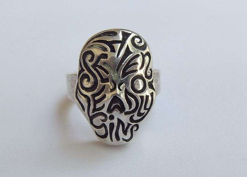 TOP QUALITY !! AN INTRICATELY DESIGNED SOLID STERLING SILVER DESIGNER RING BY MERCURIOUS "TURKOMAN"