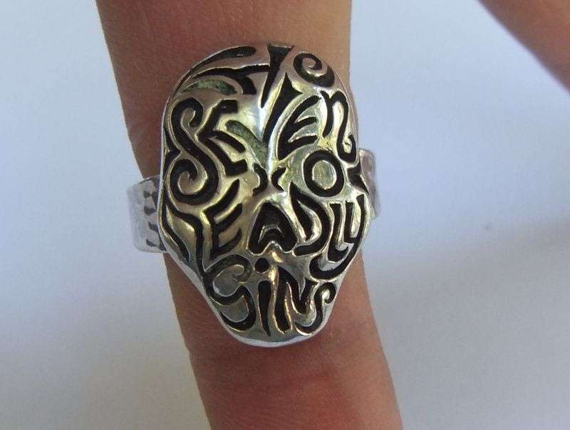 TOP QUALITY !! AN INTRICATELY DESIGNED SOLID STERLING SILVER DESIGNER RING BY MERCURIOUS "TURKOMAN"