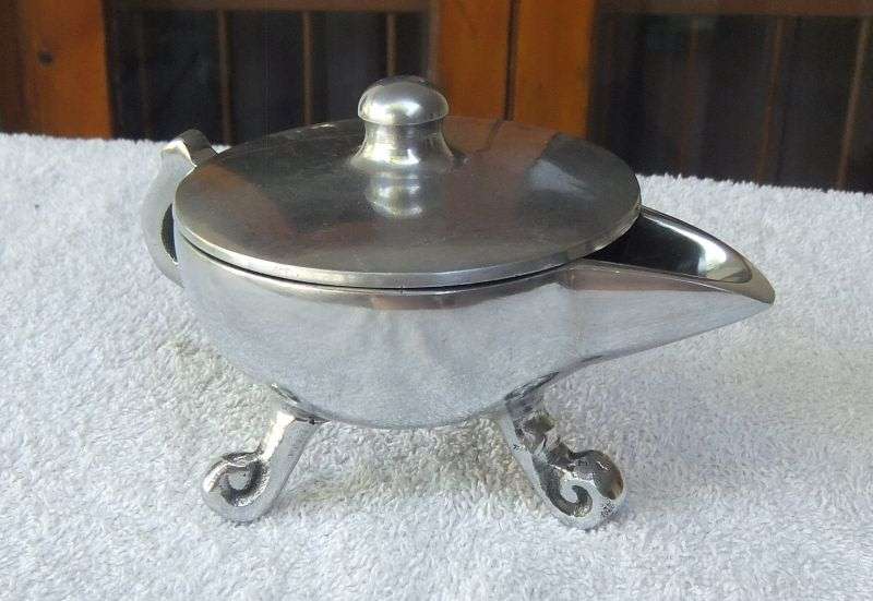 CARROL BOYES STYLE GRAVY BOAT WITH LID MARKED DANISCO