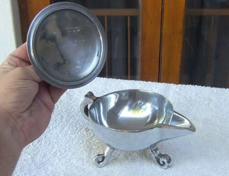 CARROL BOYES STYLE GRAVY BOAT WITH LID MARKED DANISCO