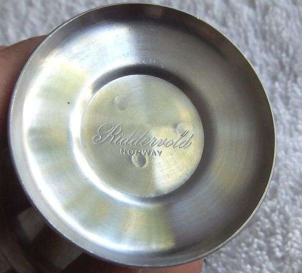 A VINTAGE DESIGNER TEA STRAINER BY RIDDERVOLD OF NORWAY IN EXCELLENT CONDITION ...STAINLESS STEEL !!