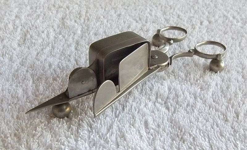 ANTIQUE CANDLE SNUFFER / WICK CUTTING TOOL ORNAMENT - NOT FUNCTIONAL