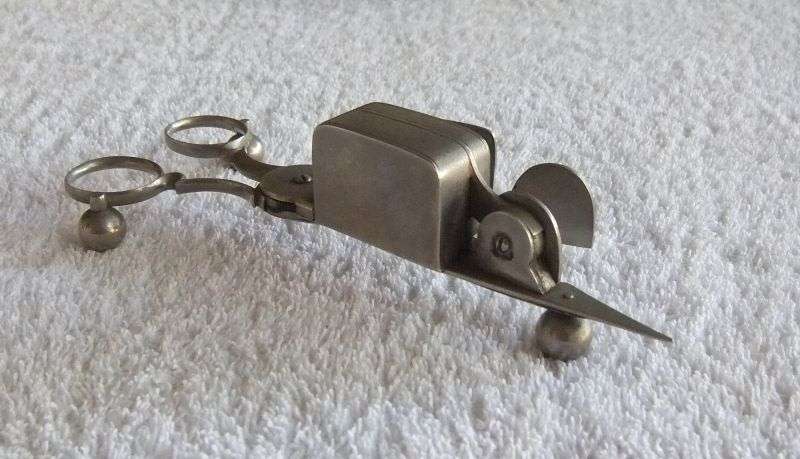 ANTIQUE CANDLE SNUFFER / WICK CUTTING TOOL ORNAMENT - NOT FUNCTIONAL