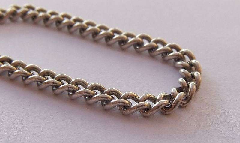 A STUNNING AND STRONG QUALITY VINTAGE SOLID STERLING SILVER CHARM STARTER BRACELET WITH HEART CLASP