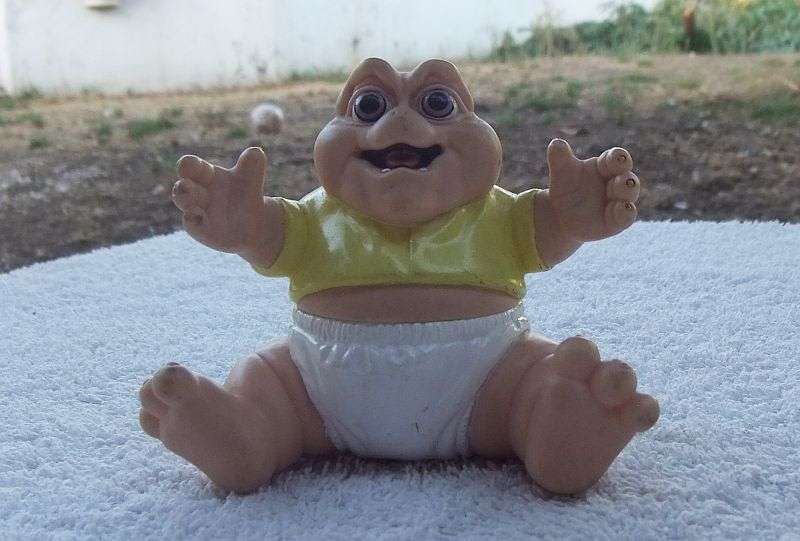A TOTALLY CUTE VINTAGE ORIGINAL DISNEY BABY SINCLAIR FIGURE FROM THE HIT TV SHOW DINOSAURS !! SWEET