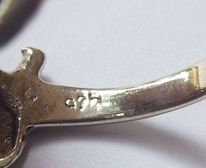 A CHARMING SOLID STERLING SILVER RING FORMED AS TWO ELEPHANTS ...IN LOVE ... HOW UNUSUAL !! MUST SEE