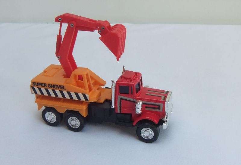 AS NEW !! A 1990`S DIE CAST METAL ""DIGGER"" TRUCK , USED FOR DISPLAY ONLY !! GREAT CONDITION