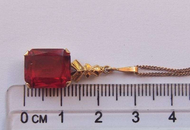 AN ANTIQUE 9CT ROSE GOLD PENDANT WITH FREE ROSE GOLD PLATED STERLING SILVER NECKLACE