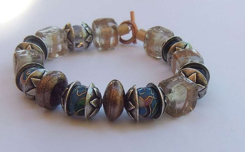 AN EYE CATCHING GREAT QUALITY HAND MADE CLOISONNE , ART GLASS AND METAL BRACELET WITH TOGGLE CLASP