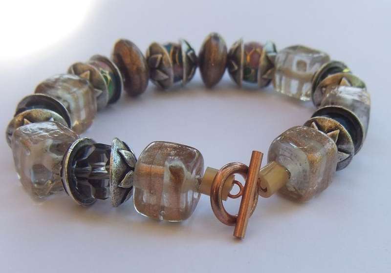 AN EYE CATCHING GREAT QUALITY HAND MADE CLOISONNE , ART GLASS AND METAL BRACELET WITH TOGGLE CLASP