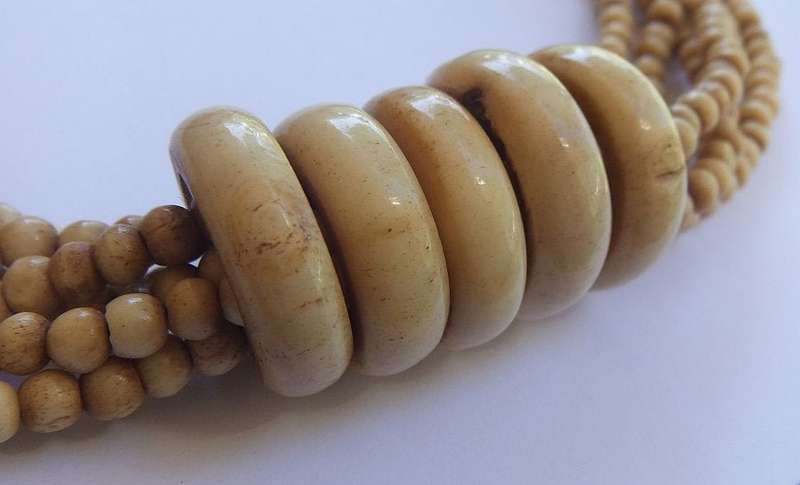 UNUSUAL AND RARE !! AN OLD CARVED GENUINE BONE BEAD NECKLACE IN EXCELLENT CONDITION FOR AGE !! WOW !
