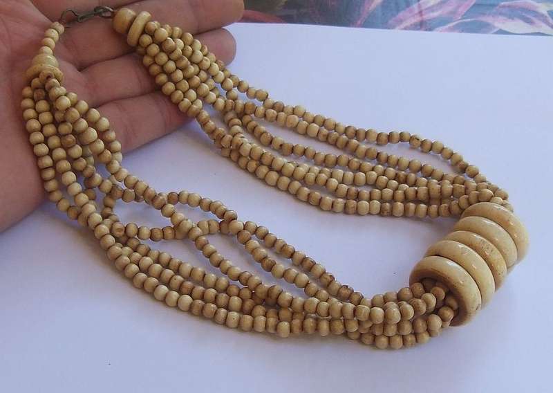 UNUSUAL AND RARE !! AN OLD CARVED GENUINE BONE BEAD NECKLACE IN EXCELLENT CONDITION FOR AGE !! WOW !