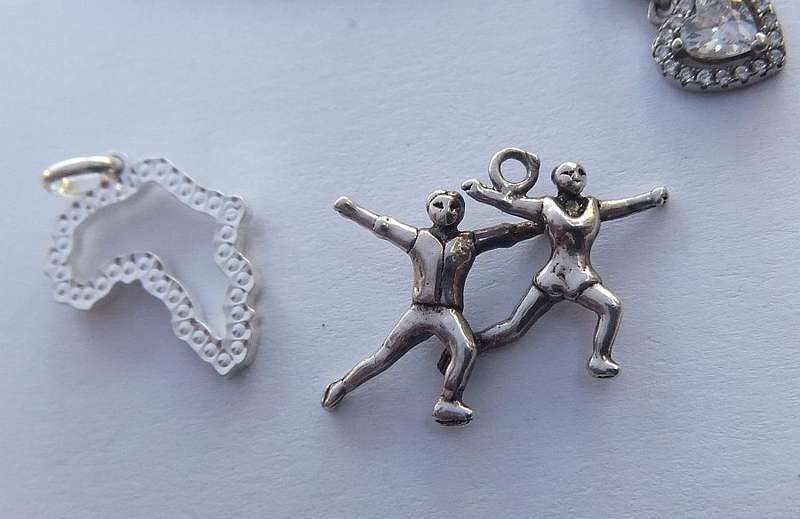 A LOVELY STERLING SILVER NECKLACE PLUS FOUR STERLING SILVER PENDANTS !! BID FOR THE LOT !! GOOD DEAL