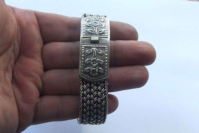 A GORGEOUS HEAVY AND WIDE STRONG QUALITY WOVEN "LINK" STERLING SILVER BRACELET WITH FLORAL CLASP !!