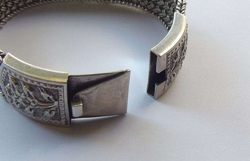 A GORGEOUS HEAVY AND WIDE STRONG QUALITY WOVEN "LINK" STERLING SILVER BRACELET WITH FLORAL CLASP !!