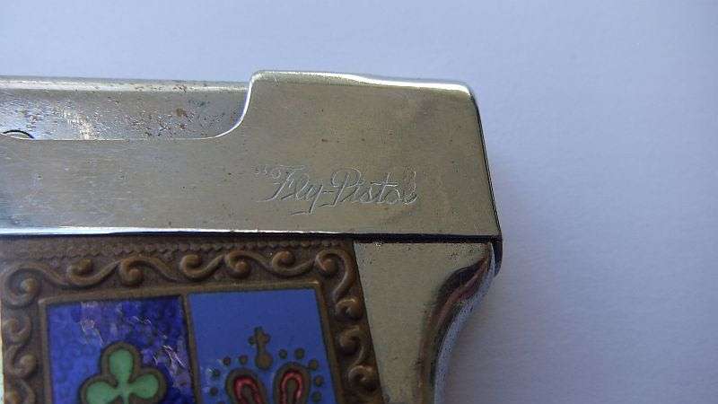 SPARKING !! A TOTALLY COOL VINTAGE PISTOL LIGHTER MARKED "FLY PISTOL" WITH ORIGINAL BOX !! WOW !!