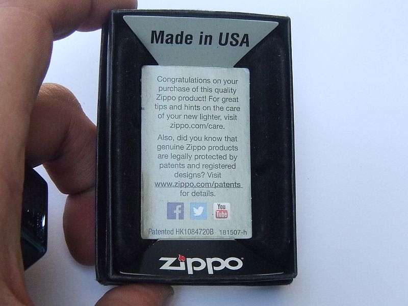 ORIGINAL !! ALMOST NEW !! A GENUINE ZIPPO LIGHTER WITH ORIGINAL BOX !! SMOKE IN STYLE !!
