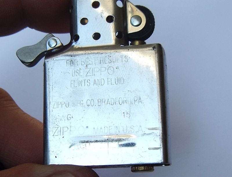 ORIGINAL !! ALMOST NEW !! A GENUINE ZIPPO LIGHTER WITH ORIGINAL BOX !! SMOKE IN STYLE !!