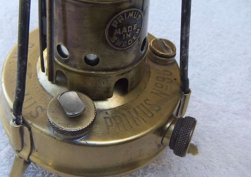 SJOE , TE PRAGTIG !! MADE IN SWEDEN...A VINTAGE SOLID BRASS PRIMUS STOVE NO 96 WITH FOLDABLE "LEGS"