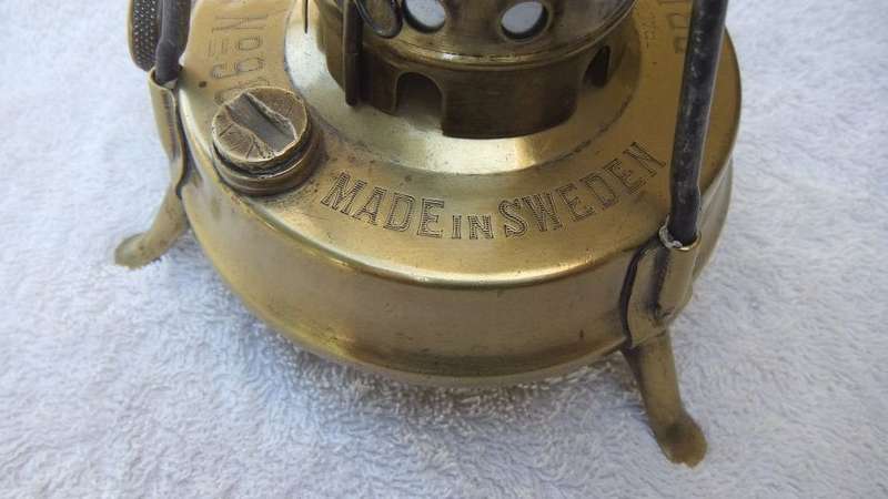 SJOE , TE PRAGTIG !! MADE IN SWEDEN...A VINTAGE SOLID BRASS PRIMUS STOVE NO 96 WITH FOLDABLE "LEGS"