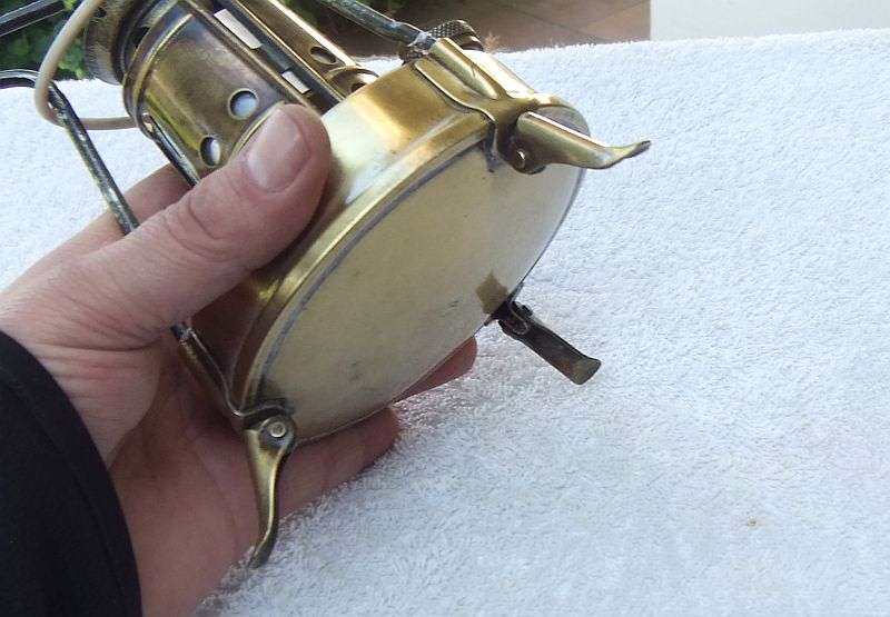 SJOE , TE PRAGTIG !! MADE IN SWEDEN...A VINTAGE SOLID BRASS PRIMUS STOVE NO 96 WITH FOLDABLE "LEGS"