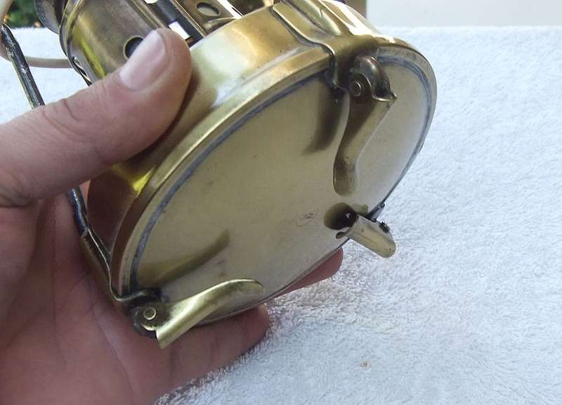 SJOE , TE PRAGTIG !! MADE IN SWEDEN...A VINTAGE SOLID BRASS PRIMUS STOVE NO 96 WITH FOLDABLE "LEGS"