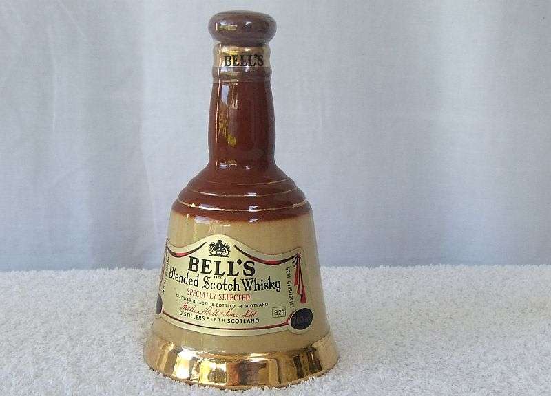 200 ML OF THE BEST !! A VINTAGE ""BELLS WHISKY"" IN A WADE PORCELAIN "BELL" SHAPED DECANTER - SEALED