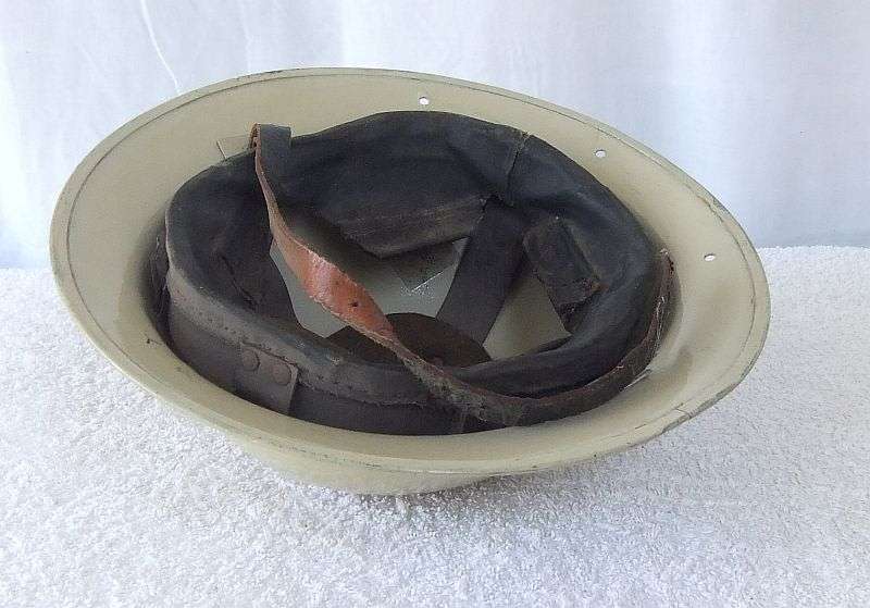 EXCELLENT CONDITION FOR WHAT IT IS AND AGE !! A WW2 SOUTH AFRICAN MKII HELMET DESSERT CAMO !! COOL !