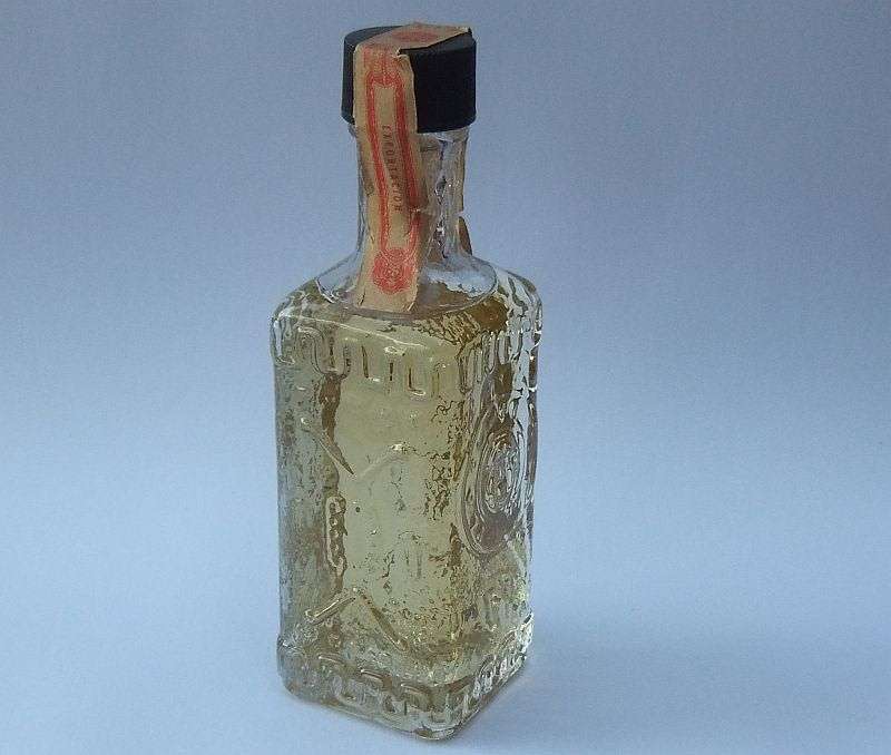 SEALED !! 47 ML VINTAGE MINIATURE !! 43 % ALCOHOL ..."" OLMECA TEQUILA "" WITH EXPORT TAG / SEAL
