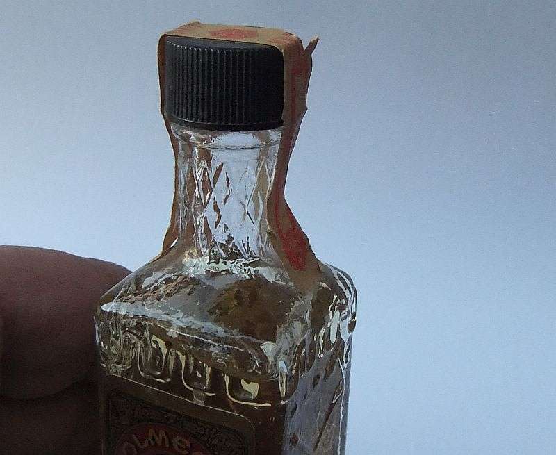 SEALED !! 47 ML VINTAGE MINIATURE !! 43 % ALCOHOL ..."" OLMECA TEQUILA "" WITH EXPORT TAG / SEAL